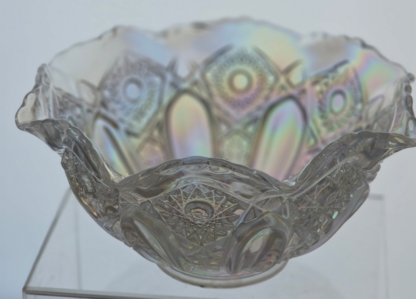 L.E Smith Glass Iridescent Quintec bowl