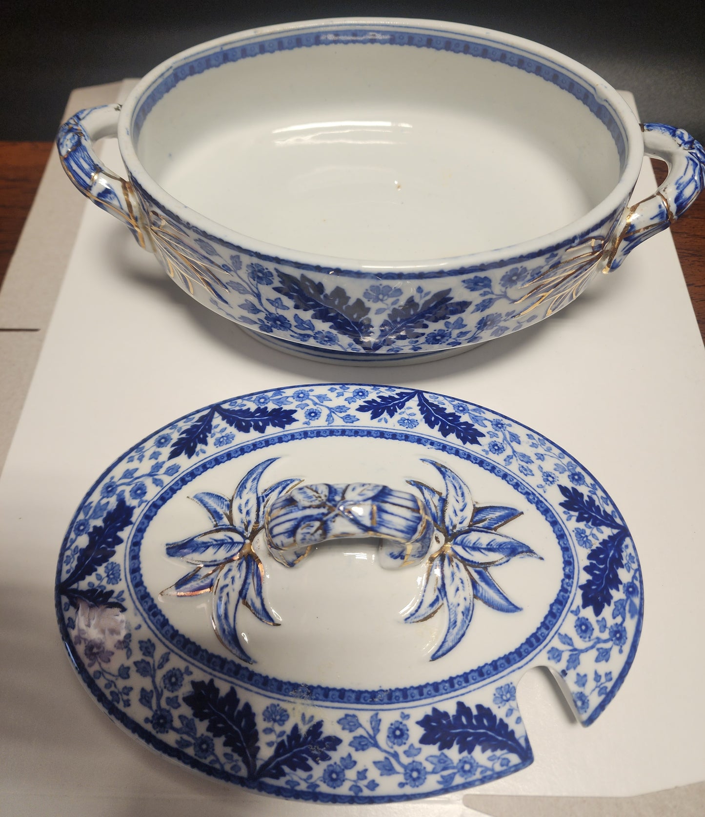 Blue a nd white soups Tureen