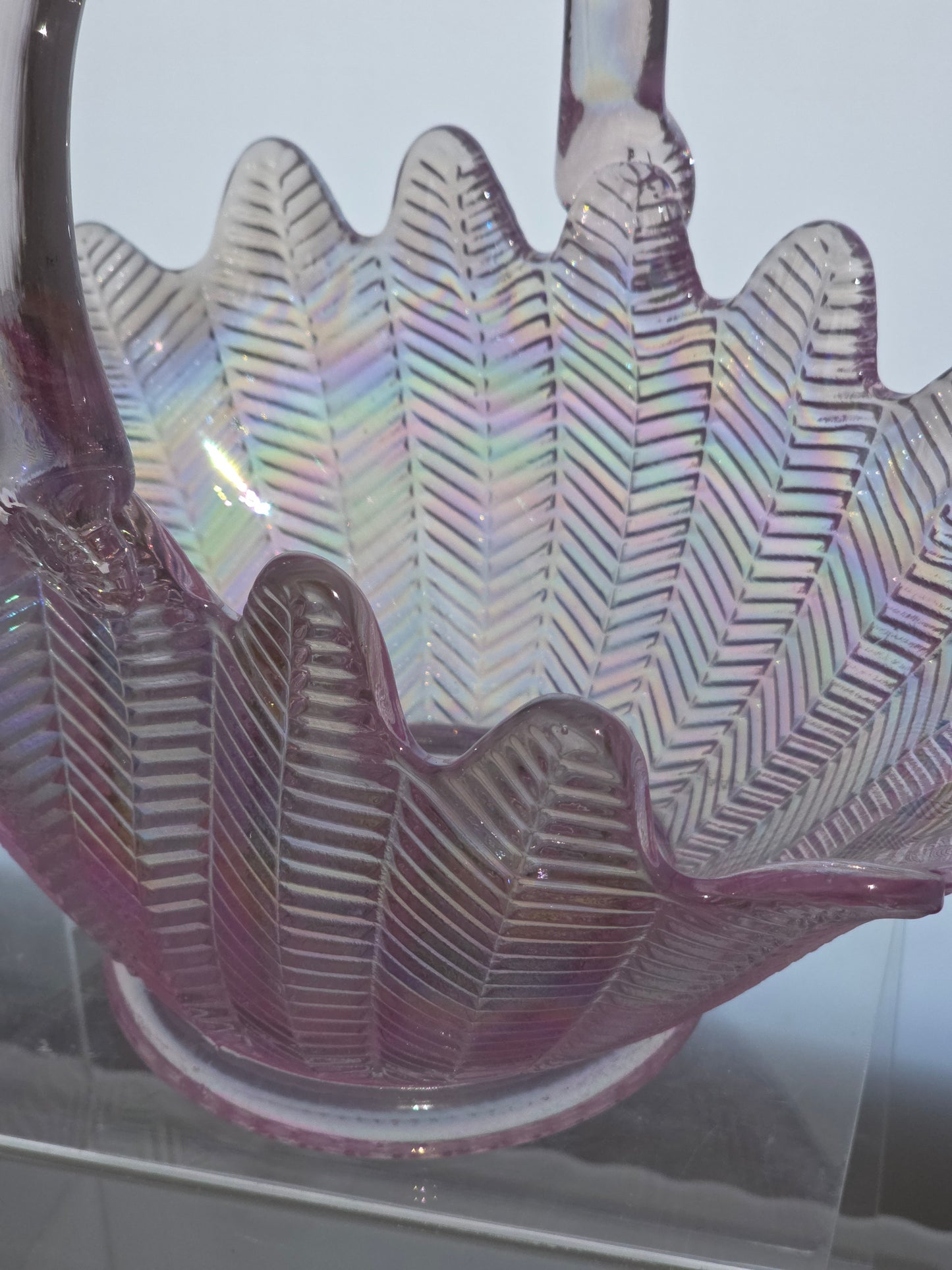 L.E Smith Glass scoloped edge pink iridescent basket