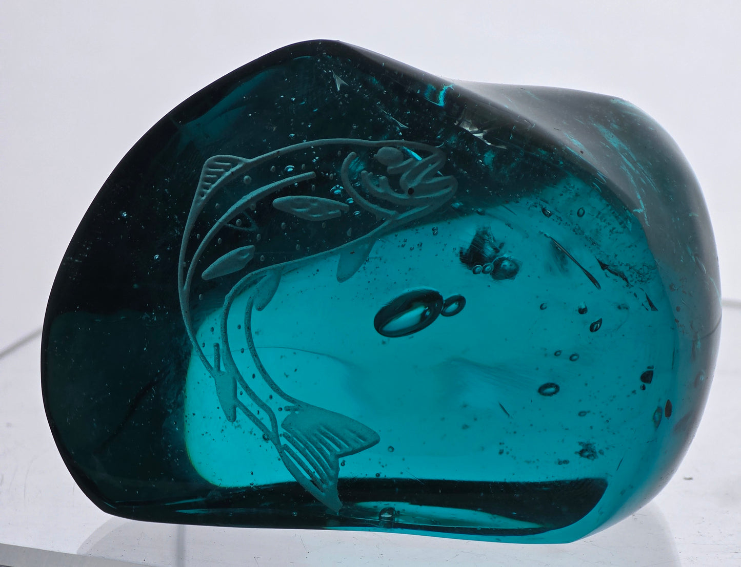 Hand crafted art glass paperweight from L.E. Smith Etched fish Glows