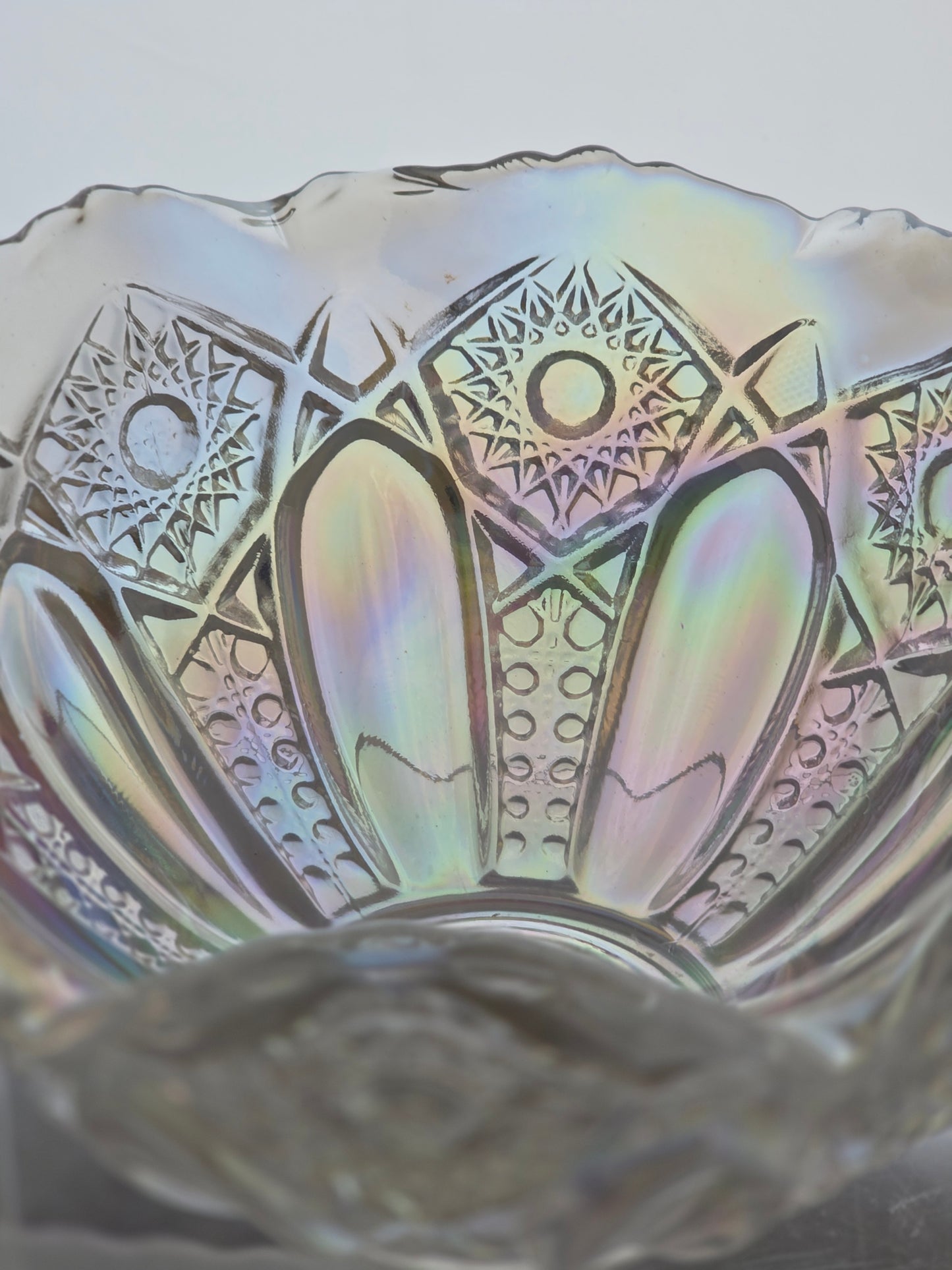 L.E Smith Glass Iridescent Quintec bowl