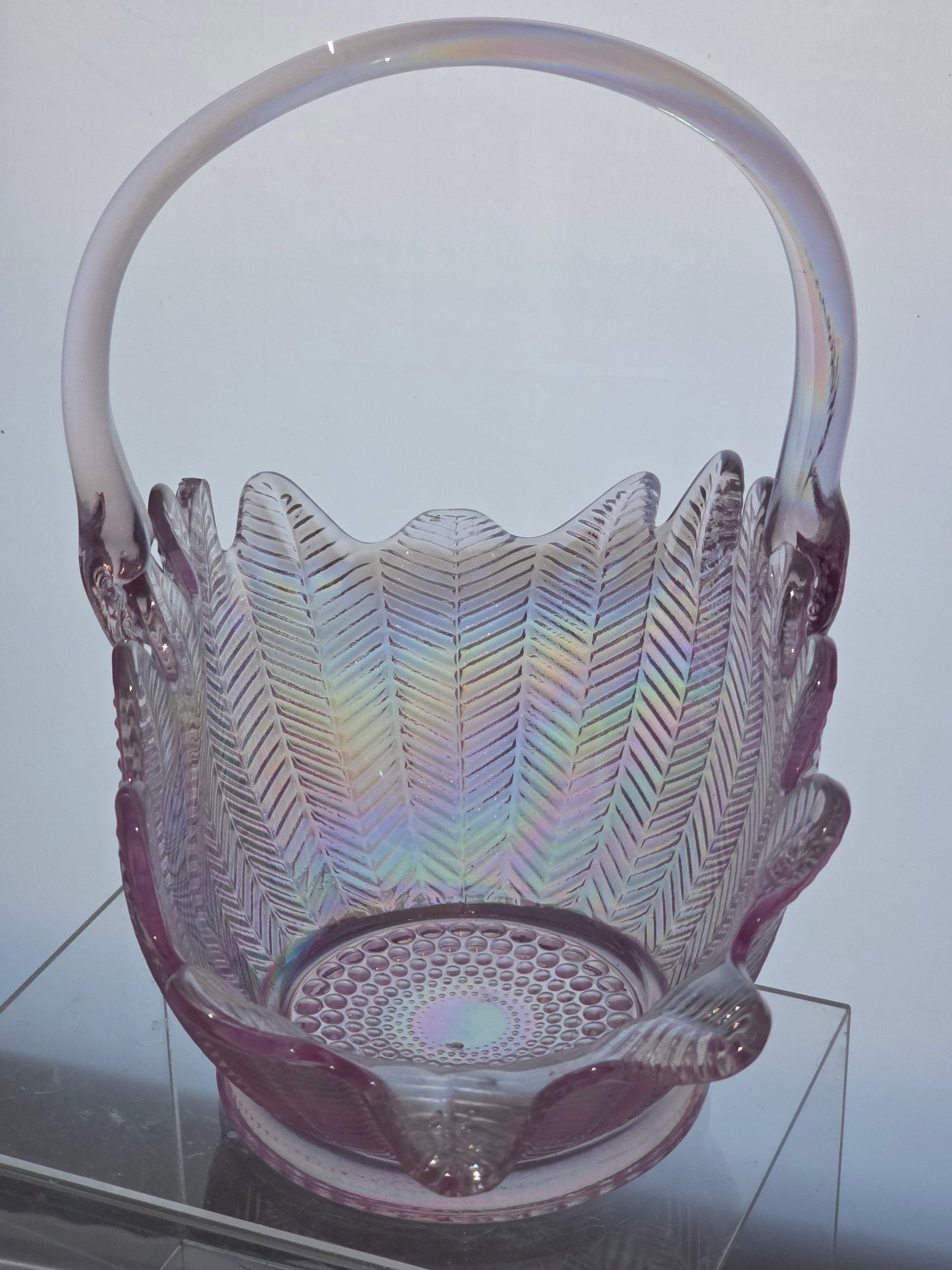 L.E Smith Glass scoloped edge pink iridescent basket